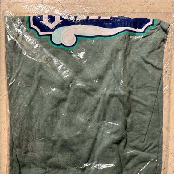 BRAND NEW Disney Parks Neverland Galleons March Magic 2015 Shirt-Large - Picture 3 of 3